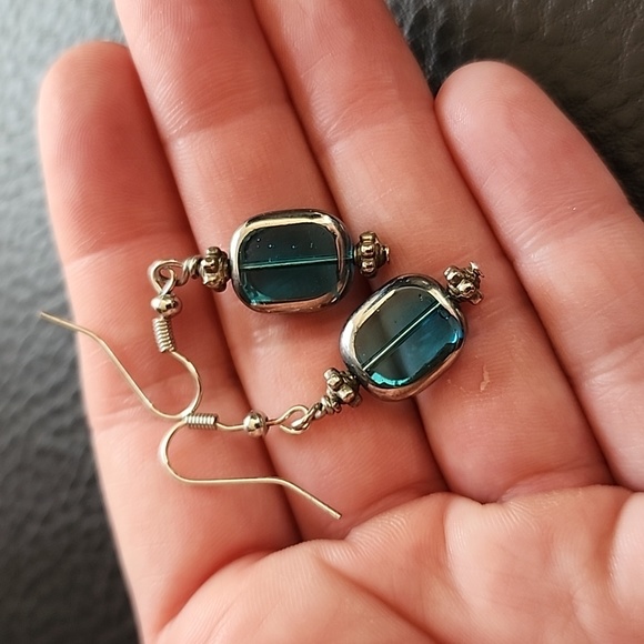 Earrings - Picture 2 of 6